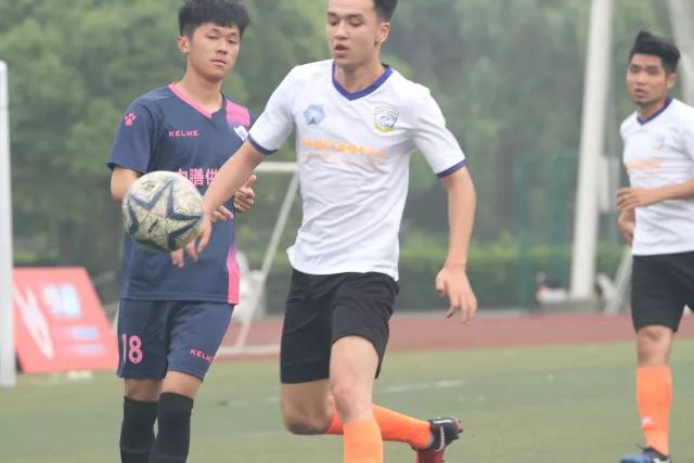 中国男篮险胜4分！王俊杰怒砍两双，拯救球队！